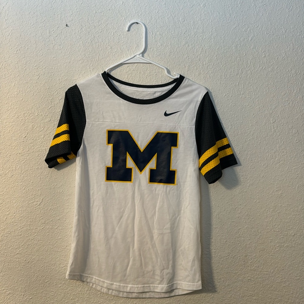 National Champions! 2 for one! Fun jersey shirt, true to size, slightly fitted.
